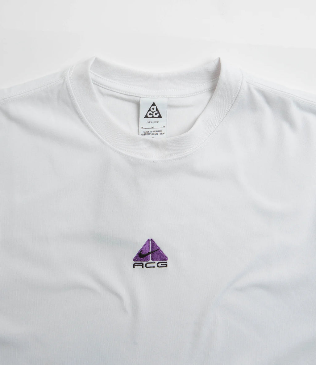 Nike ACG Long Sleeve T- shirt in White/purple