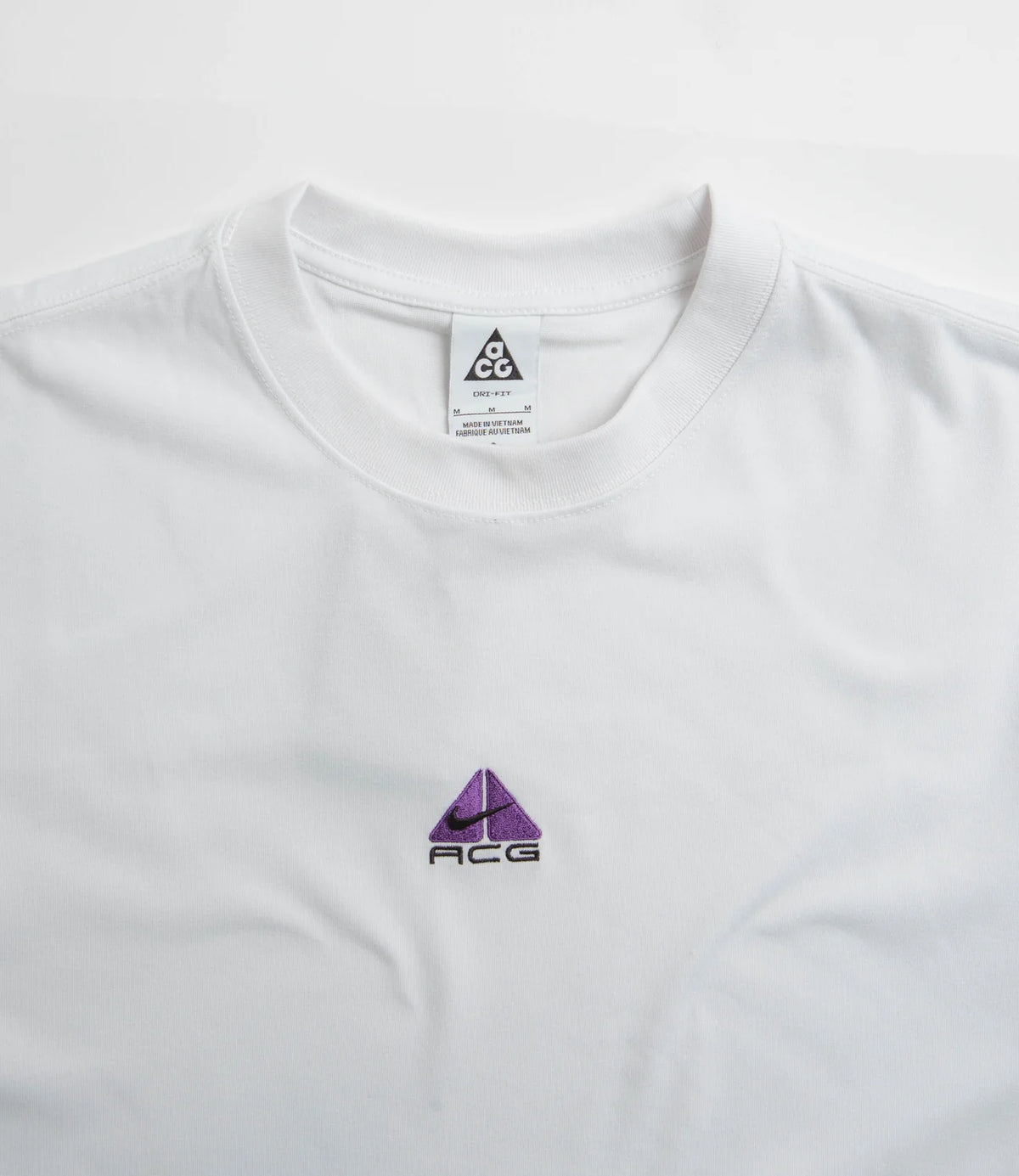 Nike ACG Long Sleeve T- shirt in White/purple